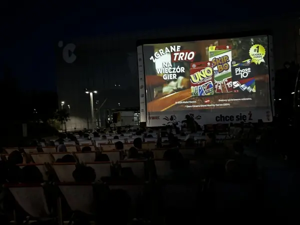 Wakacje z Kinem na Leżakach i kartami UNO Wakacje z Kinem na Leżakach i kartami UNO