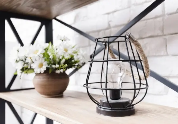 Lampka nocna loft – jak wprowadzić industrialny styl do sypialni? Lampka nocna loft – jak wprowadzić industrialny styl do sypialni?