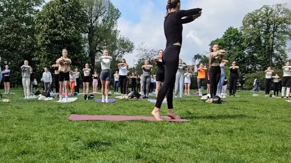 Rozpocznij lato pilatesem na macie! Darmowy trening w Ogrodzie Saskim!