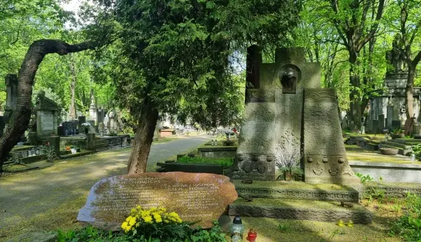 Śladem represji stalinowskiej na Starych Powązkach 