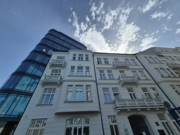 Mandat, żelazko, zdrada, skandal. Opowieści z Polnej i Marszałkowskiej. Ze zwiedzaniem TR