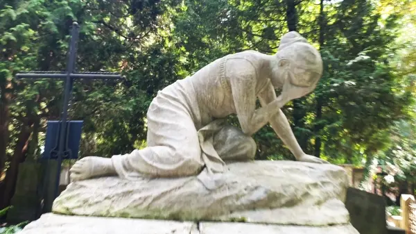 20 niezwykłych historii. Spacer od IV bramy po Starych Powązkach