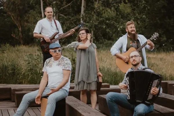 "Dni nazbyt krótkich minie czas" koncert folkowo-poetycki